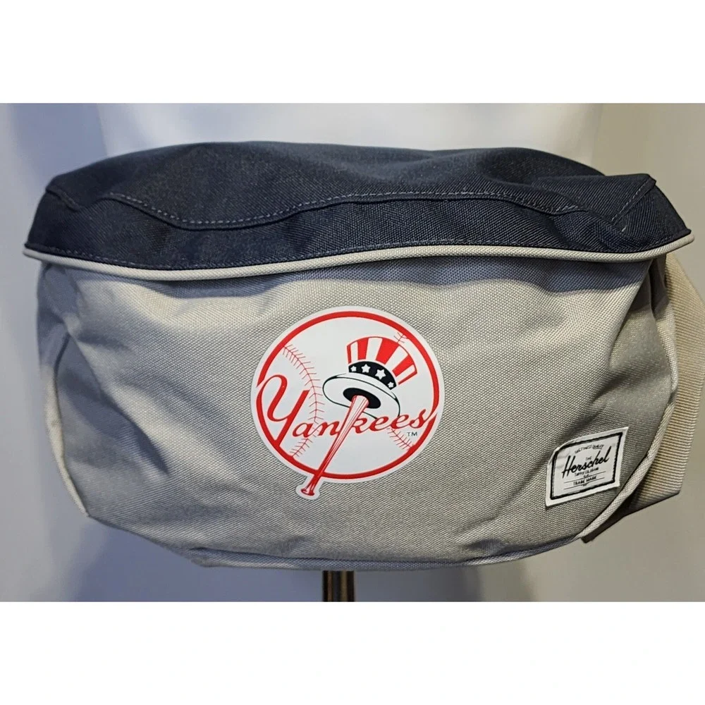 Herschel New York‎ Yankees Herschel Supply Co. Outfield Sixteen Hip Travel Pack